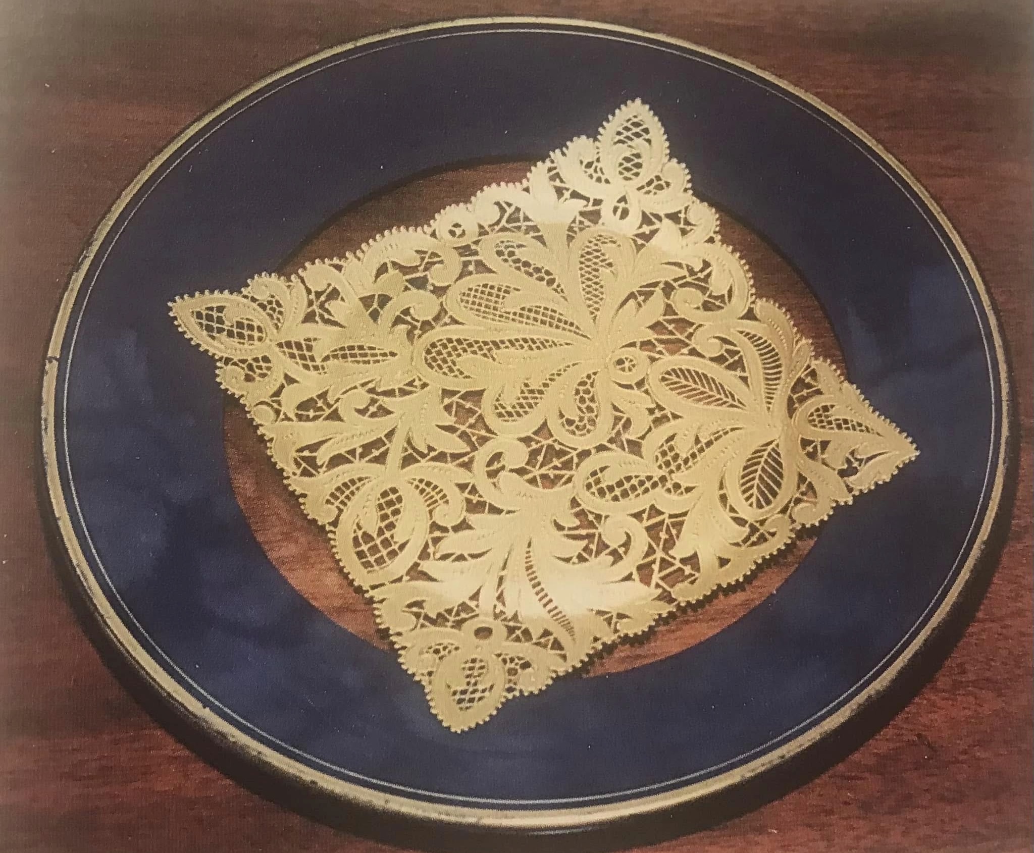 Doiley Plate Carnegie Museum Glass